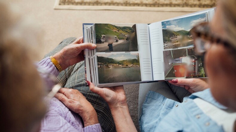 Valokuvia katsellessa yksityiskohdat kuten kasvot näyttävät sumeilta